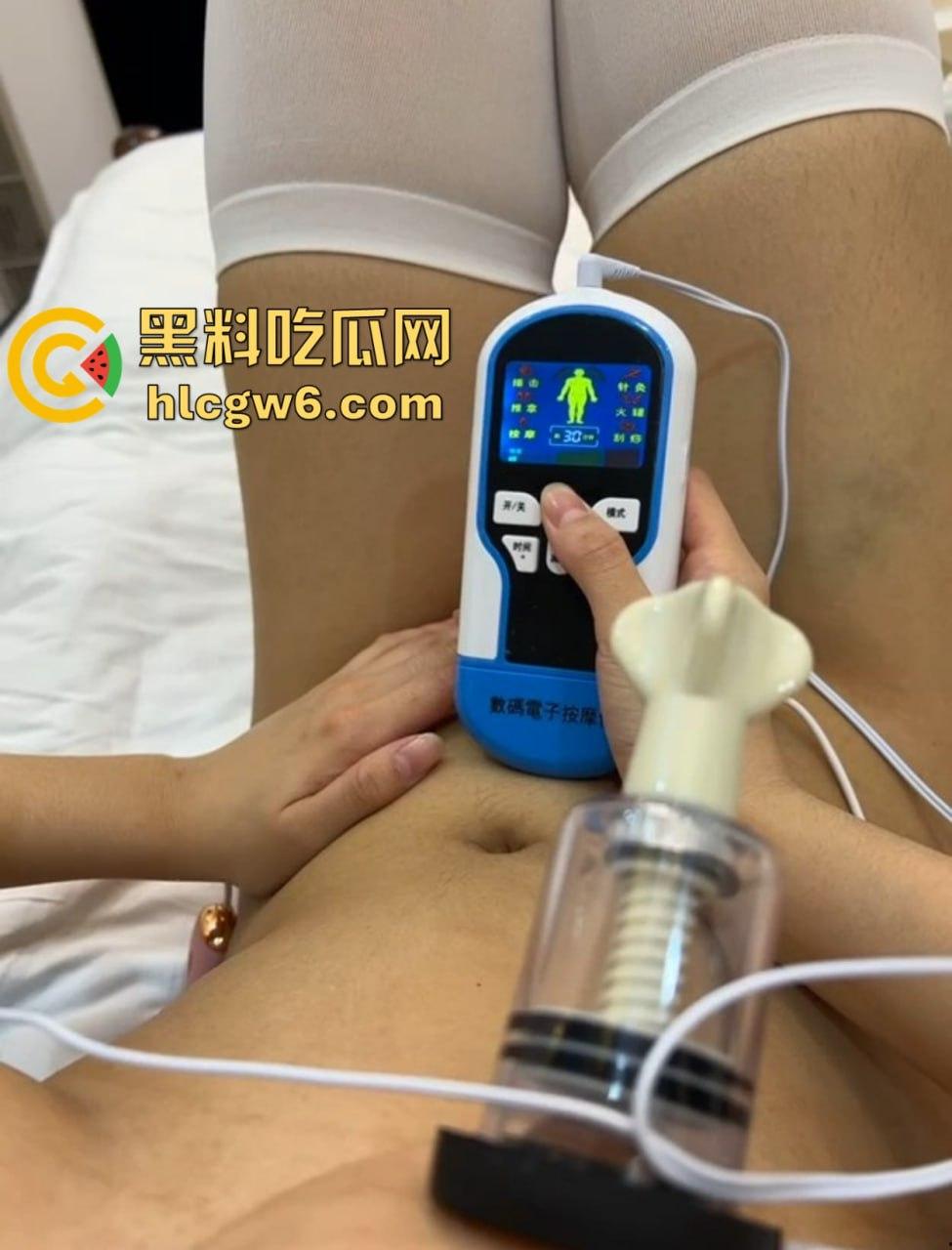 骚逼的奶子湿气太重 电子拔罐器全力以赴吸出新花样 这奶子湿气重得要通上电疗?乳腺湿气太重还是太骚?-9