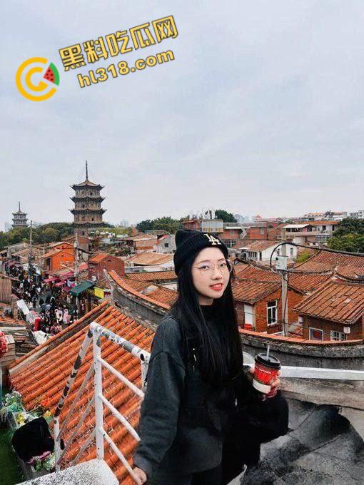 四川清纯眼镜护士【黄依琳】,黑丝眼镜母狗床上淫水横流,主动女上骑乘害羞挡脸,娇喘对话反差至极 !-1