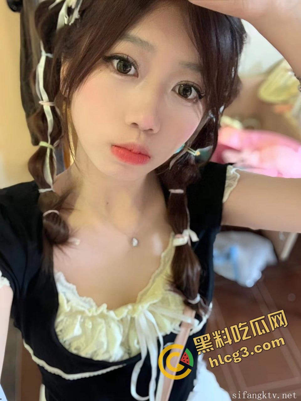 江西抚州无敌清纯高中生少女『李欢瑶』私底下超级骚贱 脱衣露奶露逼与在外清纯可爱形成鲜明对比 合集流出-2