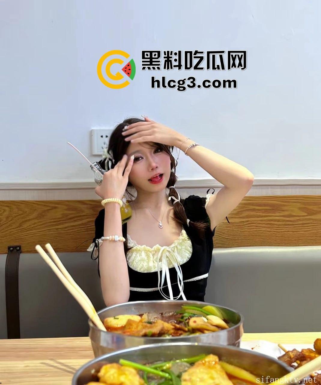 江西抚州无敌清纯高中生少女『李欢瑶』私底下超级骚贱 脱衣露奶露逼与在外清纯可爱形成鲜明对比 合集流出-7