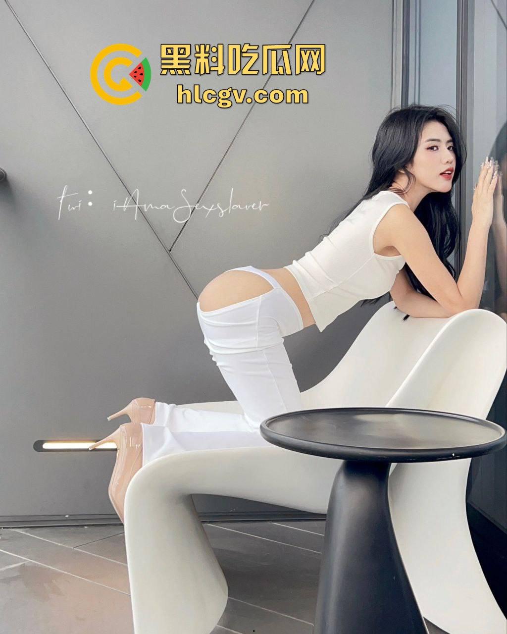 高颜值骚母狗【GirrlzzZ3】金主曝光调教视频,网友质疑照片造假!-2