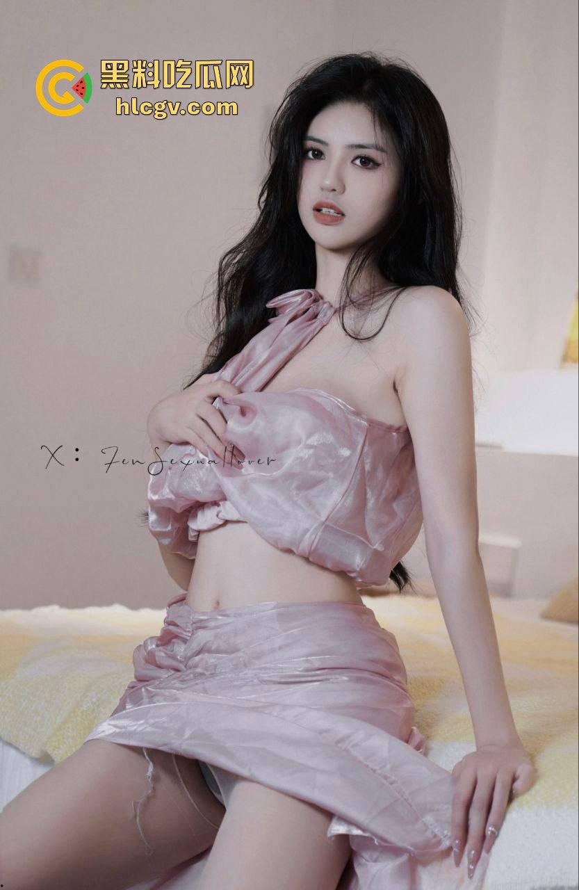 高颜值骚母狗【GirrlzzZ3】金主曝光调教视频,网友质疑照片造假!-11