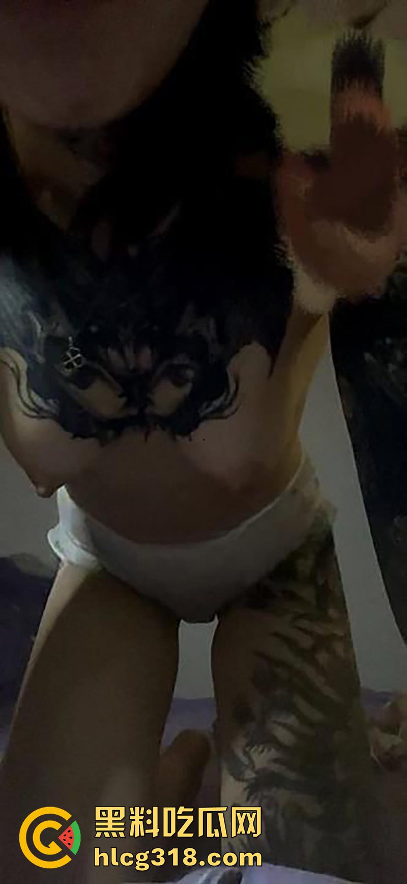 抖音符文战士【lee李李】,大奶纹身店老板娘,性感身材私下骚没边,性爱自拍视频流出!-5