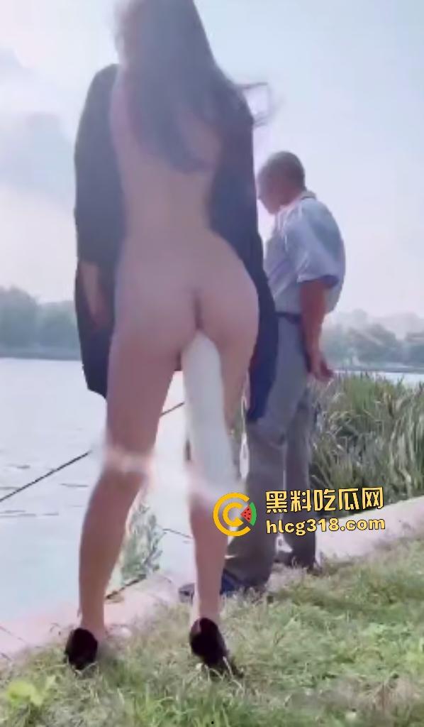 骚货穿着高跟鞋屁股夹着狐狸尾巴来勾引大爷，谁知钓鱼大爷似“圣僧”看都不带看的！-8