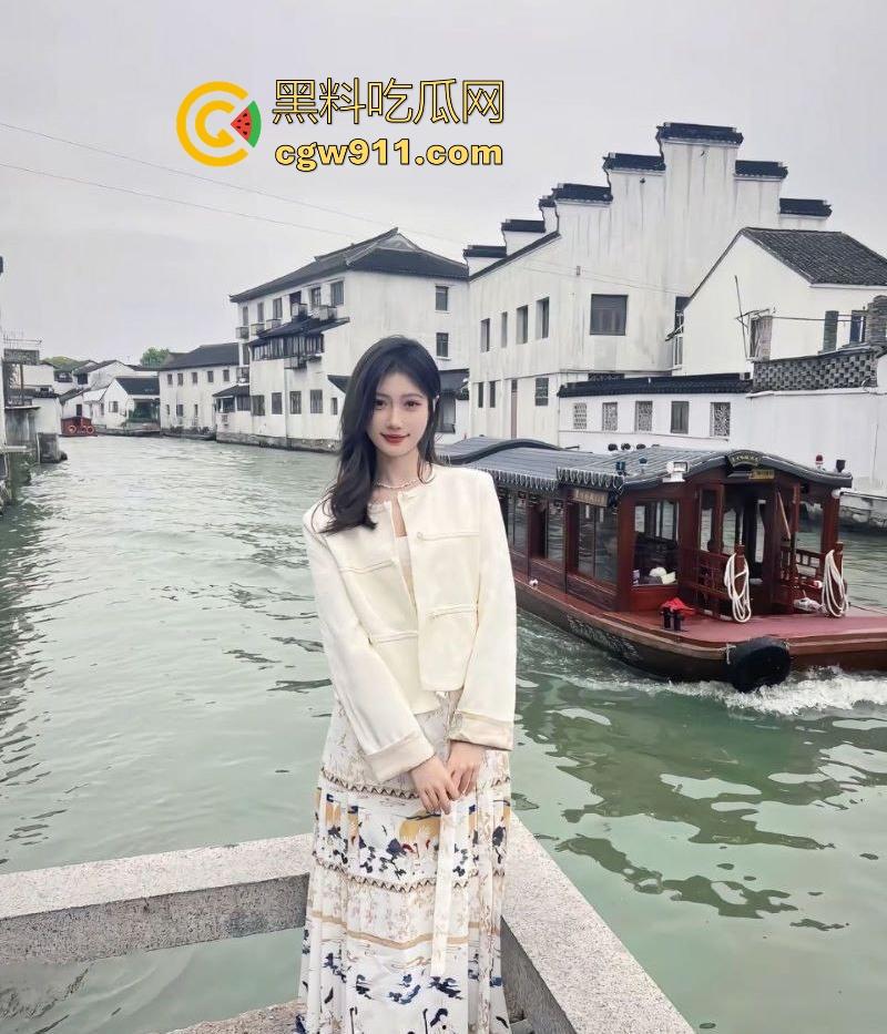 浙江师范大学金融系才女【卢紫琪】高颜值尤物化身魅惑尤物，穿情趣内衣酒店勾魂，猛操打桩甜美呻吟高潮连连！-6