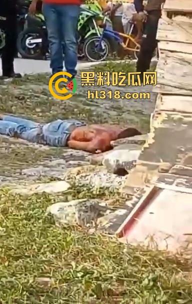 哥伦比亚双重谋杀案,疑似帮派报复,枪手杀害了不不尽兴,还要在死者头部猛踹几脚才愤愤离去,国外真乱!-5