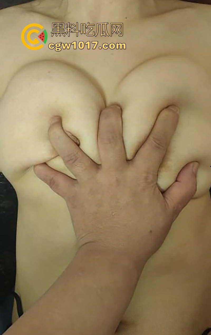 没有单手开法拉利的命,哪只能单手揉大奶猛操,炮机先开场润逼,后大屌后入猛插,把嫂子插到痉挛淫叫!-5