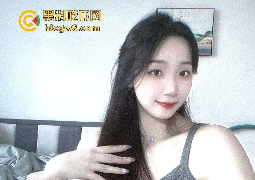 长沙24岁反差清纯小嫩妹【黎静静】跟男友性爱视频流出,不容易满足的母狗-1