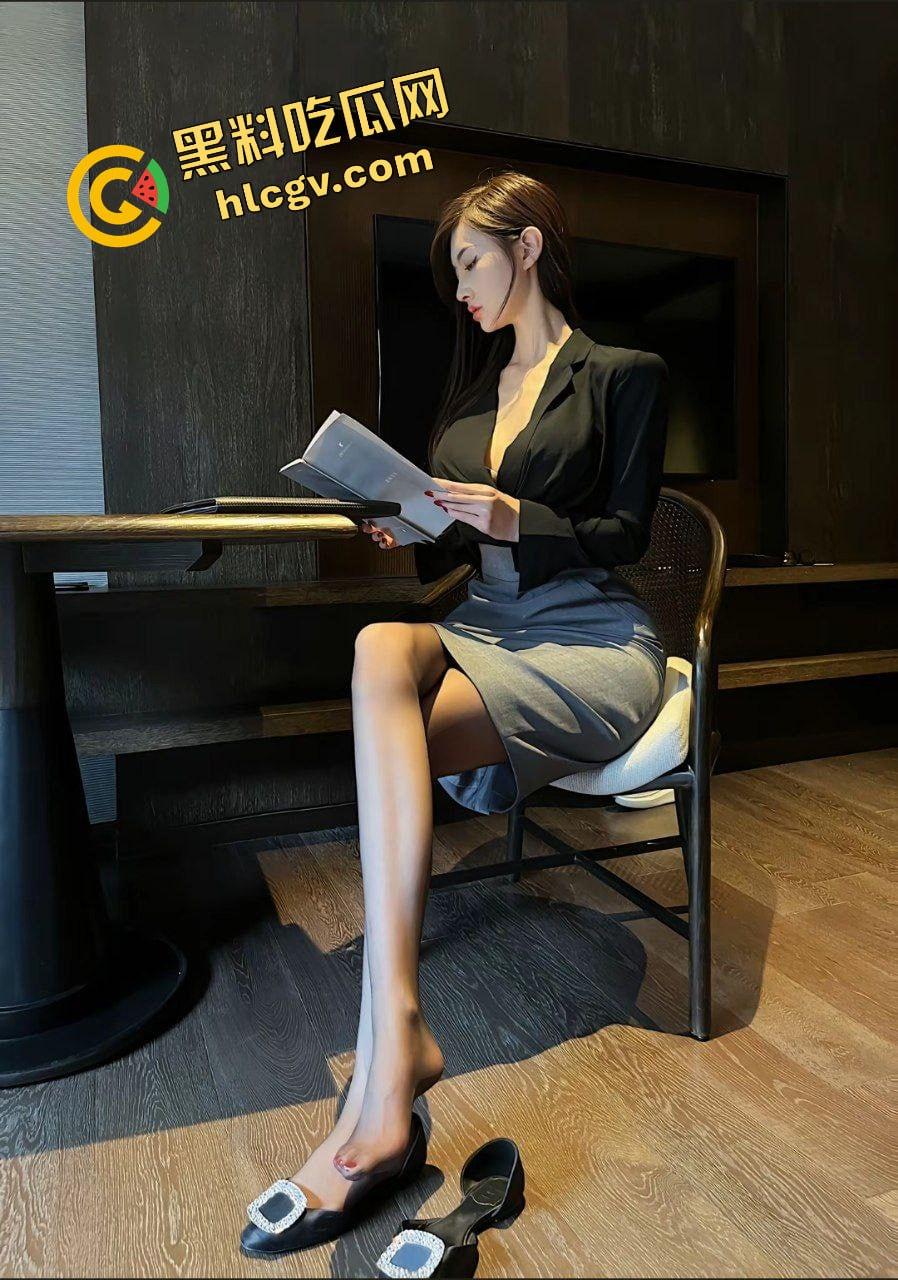 抖音极品擦边网红『脸红Dearie』业内老骚鸡 三段未公开视频不慎流出 独家首发!-6