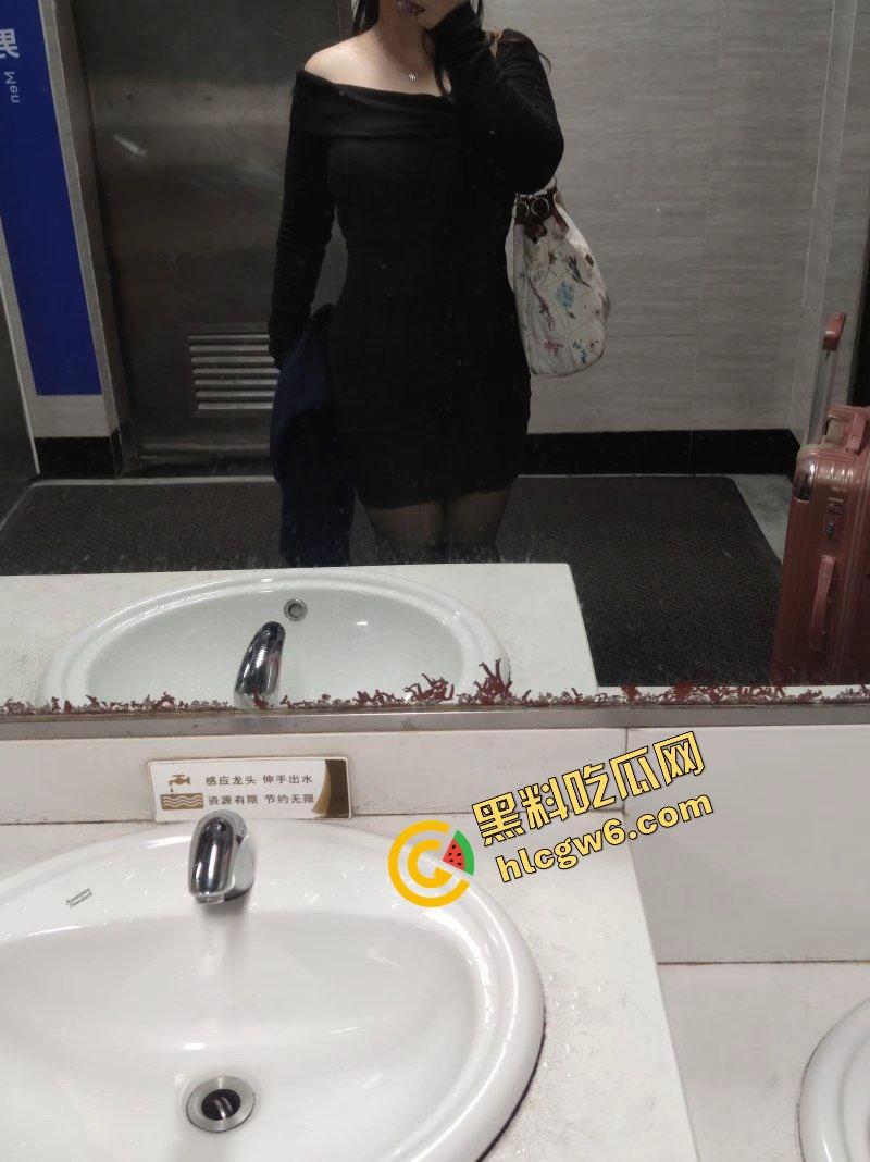 辽宁凤城肉感炮架风骚反差骚鸡『唐紫瑜』与啤酒肚大哥激情口交 内裤直插爆怼骚逼!原创独家流出!-1