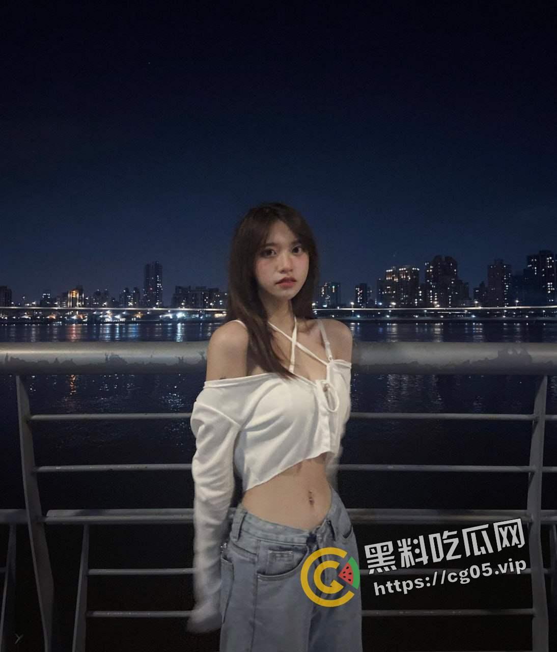 武汉大学反差婊 私密视频被渣男前男友流出 一脸清纯 口活贼棒-1