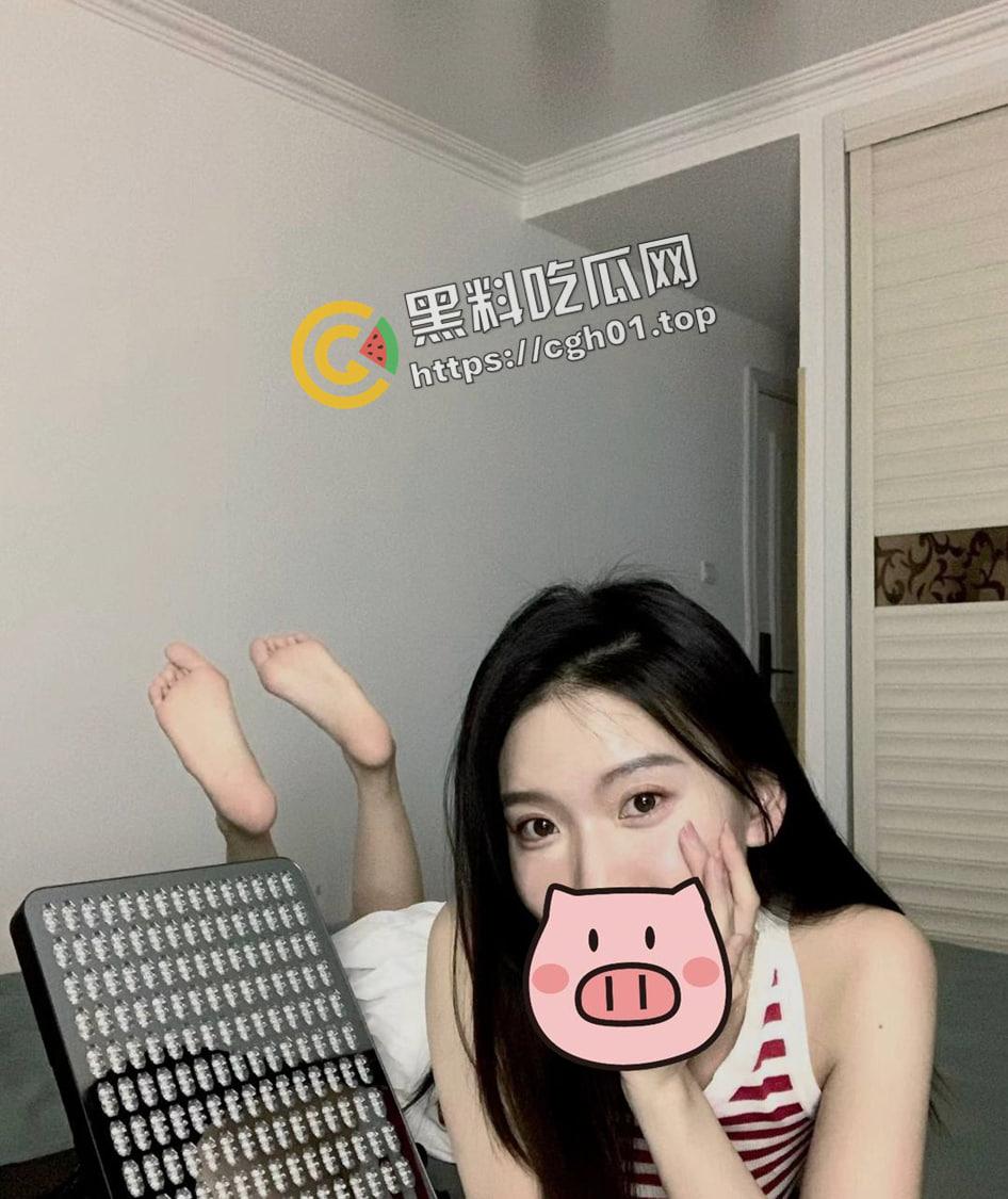 小伙伪装富二代劝上海极品外围从良  分手后又把视频流出 这粉嫩的小穴又要去当公交车了-3