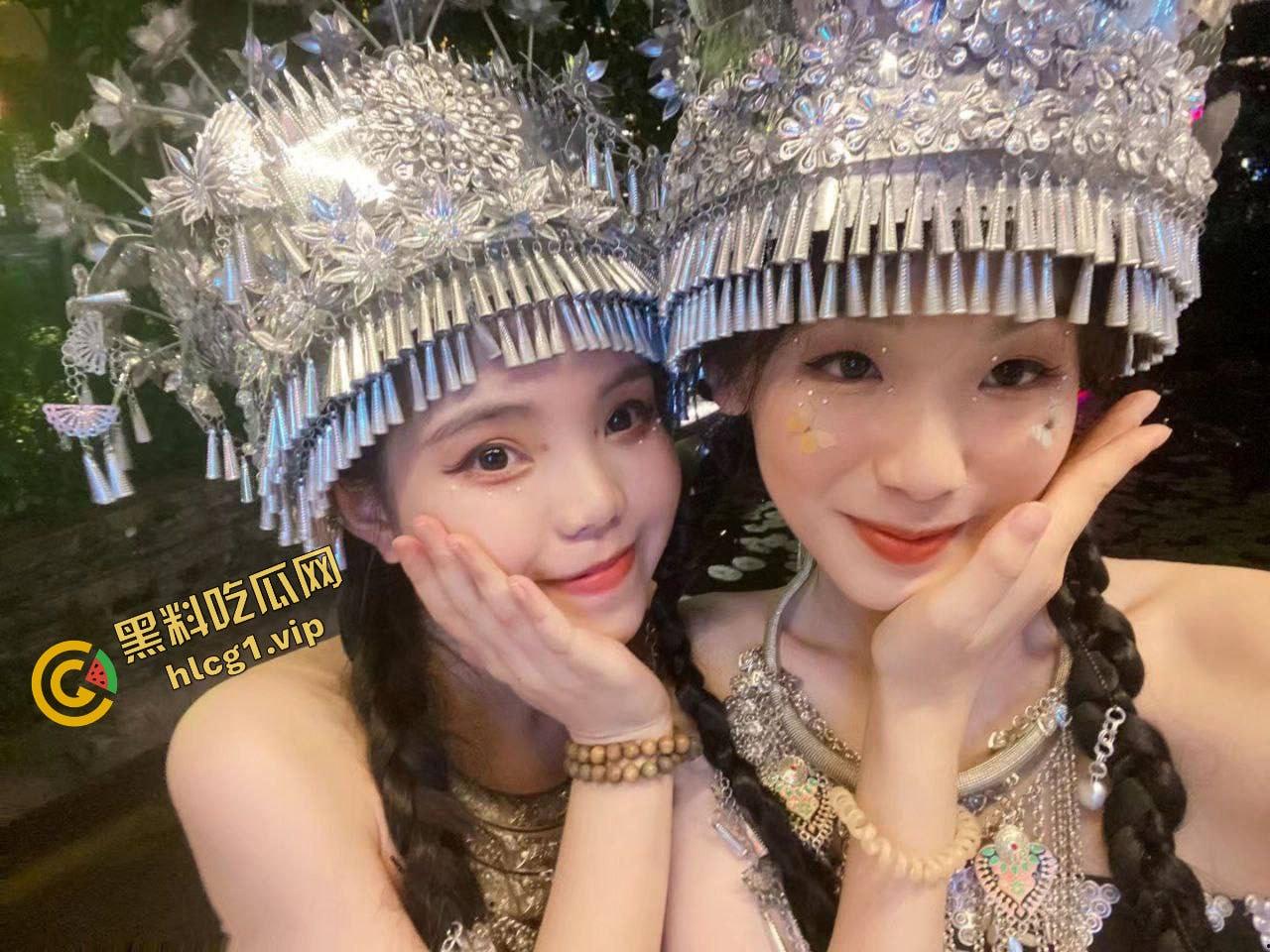 爆火泄密流出!云南苗族清纯美少女 口交深喉口爆 头饰摇曳沙响 极致诱惑!-1