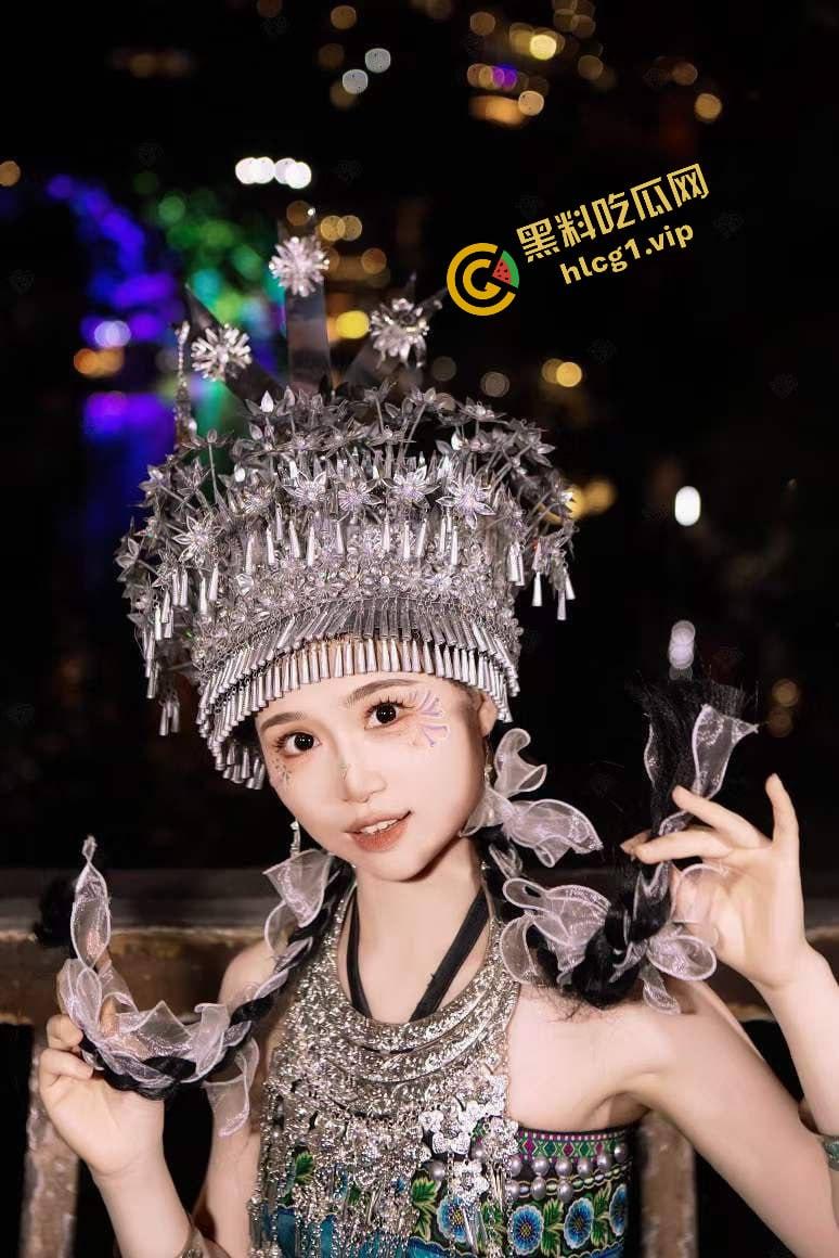 爆火泄密流出!云南苗族清纯美少女 口交深喉口爆 头饰摇曳沙响 极致诱惑!-2