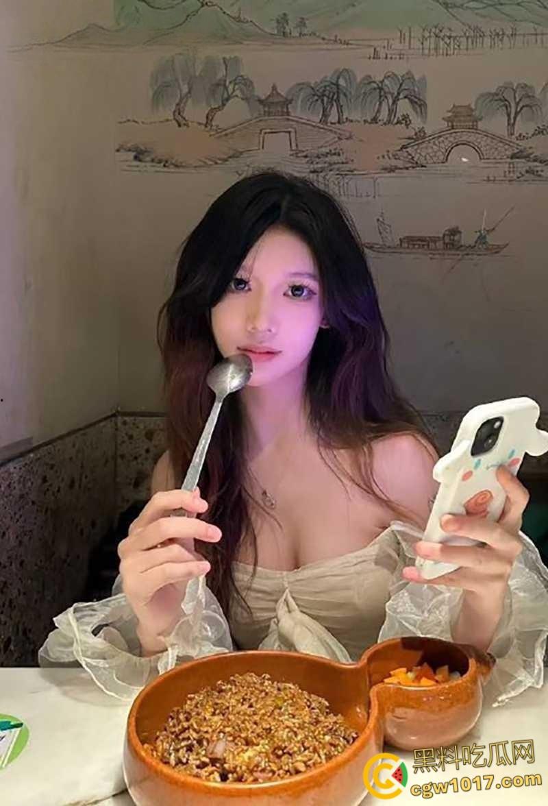 泡良大神【弥川】，约操江苏高颜女主播，翘臀尤物含住肉棒猛吸不放，穿蝴蝶开档淫裤，被无套狂猛打桩！-1