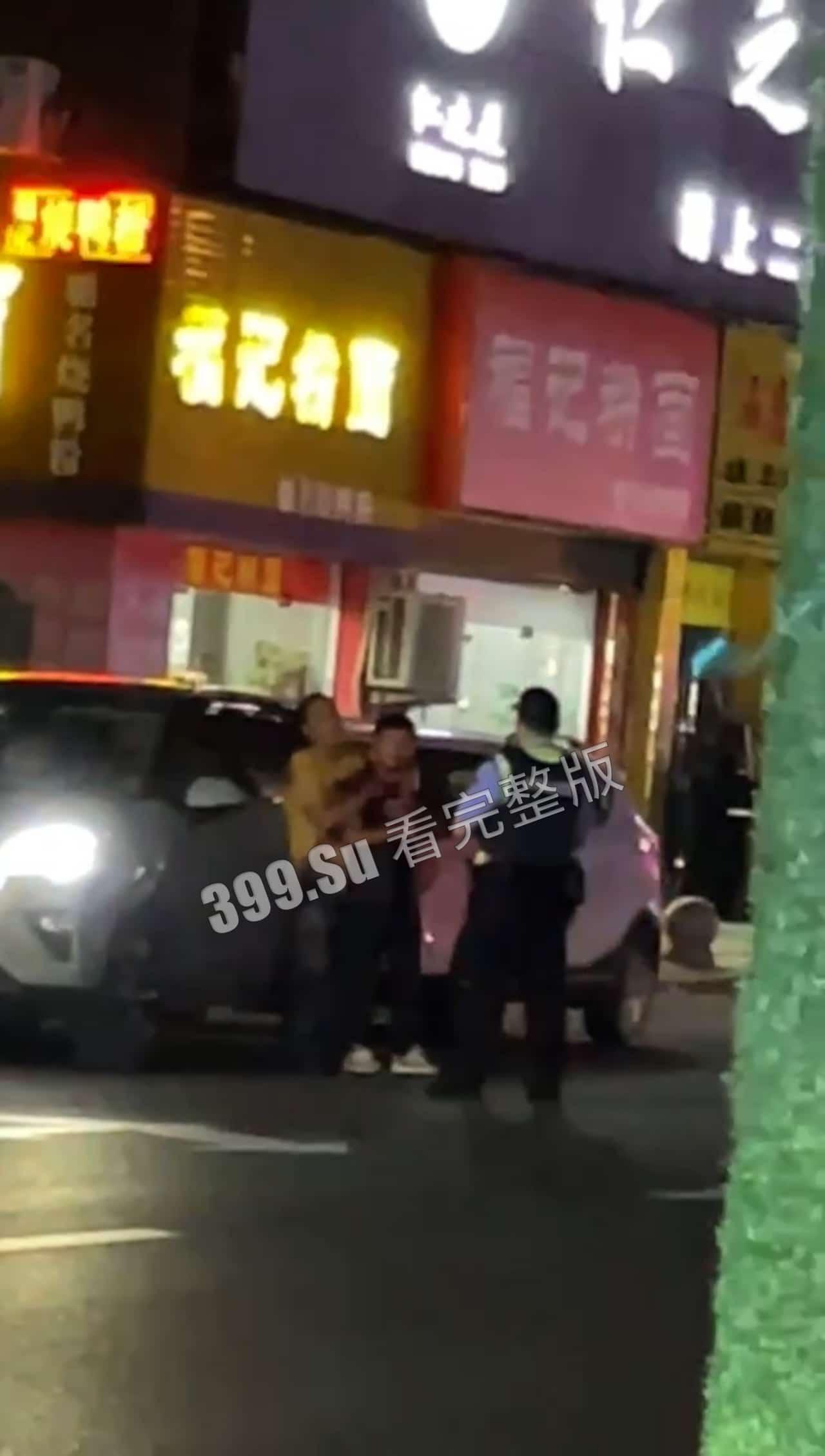 5月16日晚,广西梧州发生一起人质劫持事件,造成2死2伤,警方封锁了周边道路, 具体详情还有待调查-2