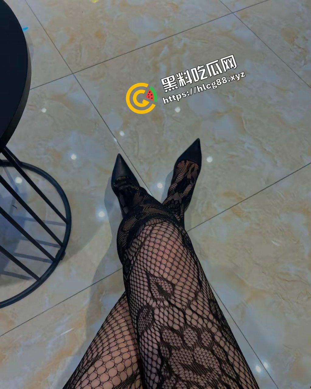 抖音丰满大雷少妇骚鸡【YAO瑶君】会员专属付费露奶私拍流出,又白又大的硕果凶器贼诱惑!-4