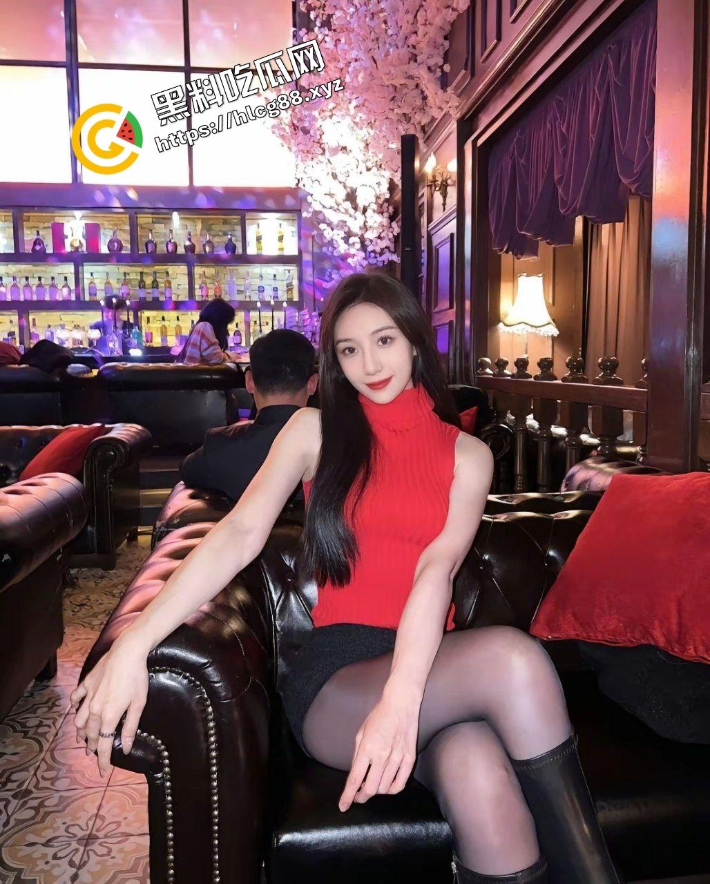 抖音丰满大雷少妇骚鸡【YAO瑶君】会员专属付费露奶私拍流出,又白又大的硕果凶器贼诱惑!-5