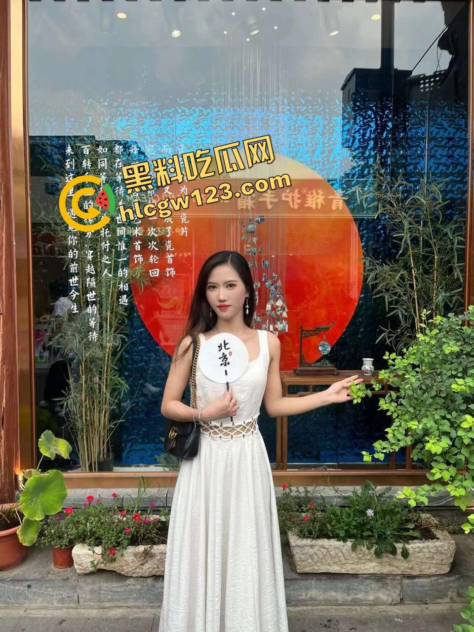 绿帽博主玩疯了,情侣调教日记曝光,清纯洛丽塔女友变性奴深喉足交榨精,男友看女友被轮操!-1