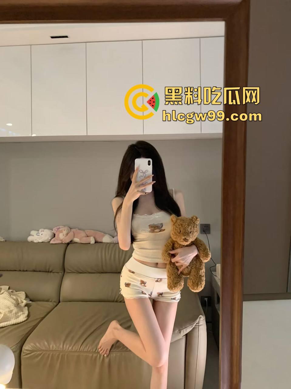 广州护士实习生『蓝美淇』开学前急约一炮,轻微洁癖却爱被抠逼,抠到手水肿,这逼是真湿还是有毒?-6