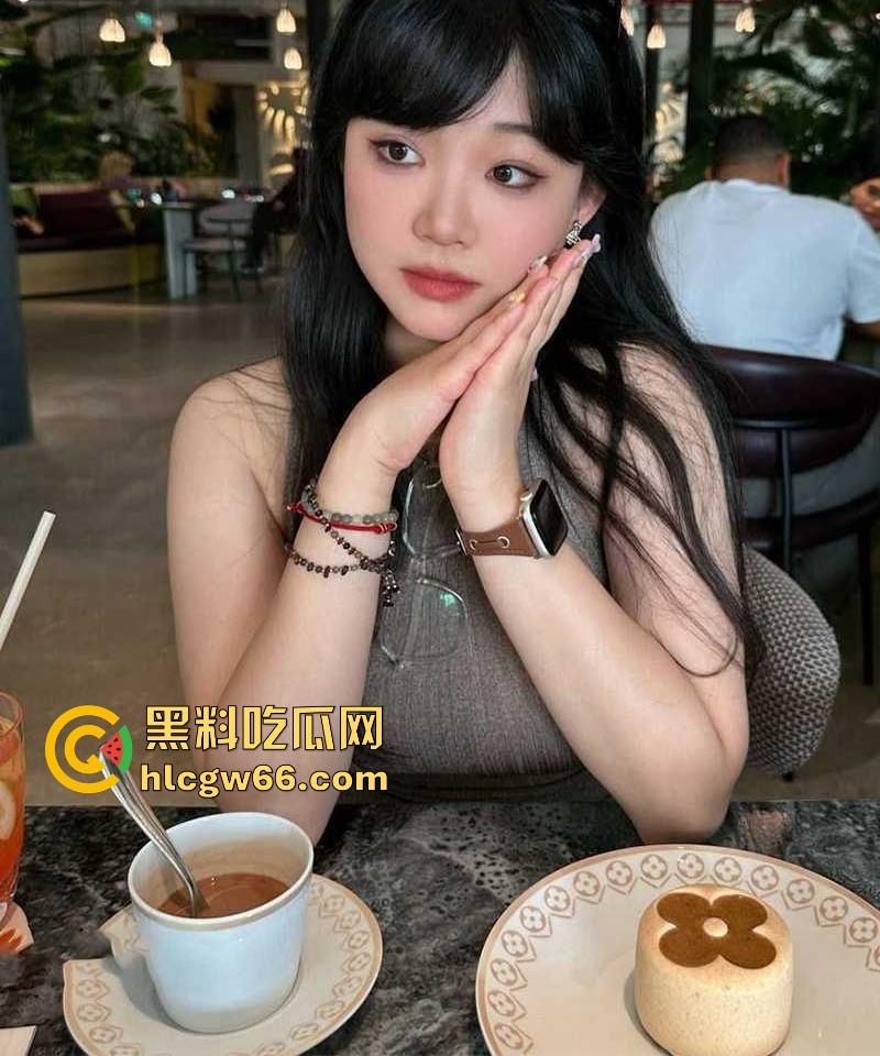 四川微胖巨乳【吴馨欣】身材完美床技高超小母狗 被绿帽男友和好兄弟前后夹击 双洞齐开-2