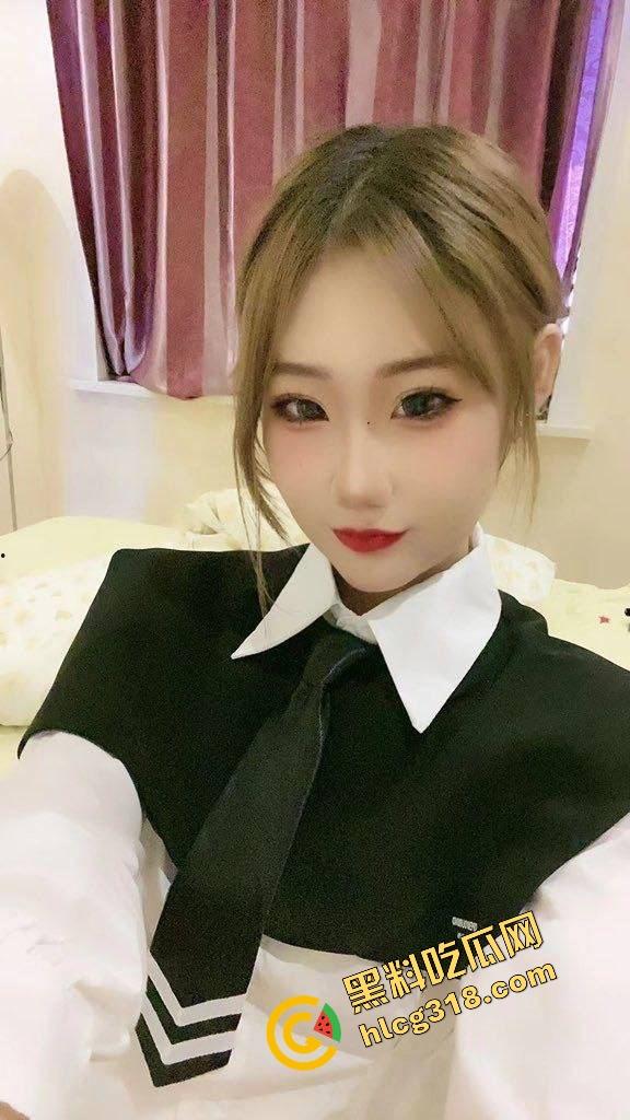 江苏理工大舌钉纹身女大生『宋婧妍』私密调教视频疯传，双手捆绑跪地持皮鞭，后入爆操深喉口交！-3