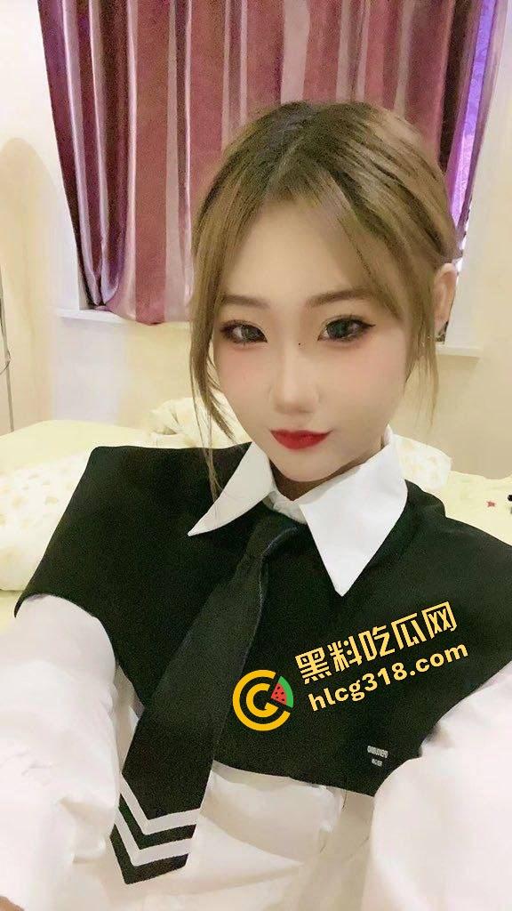 江苏理工大舌钉纹身女大生『宋婧妍』私密调教视频疯传，双手捆绑跪地持皮鞭，后入爆操深喉口交！-4