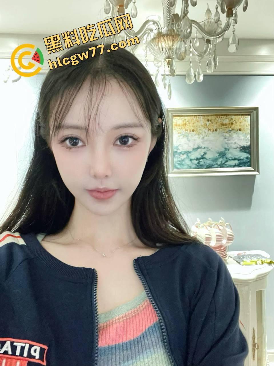 别看高中时装得纯,济南这【黄薇】私下骚得能申请国家级认证了,宿舍自拍都能剪出一部AV!-5