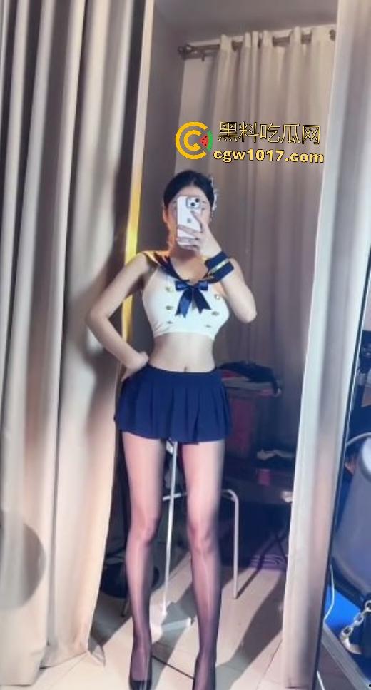 快手性感巨乳【欧尼】经常“视频开会”,情趣内衣黑丝摸逼不插,金主手淫还戴套,这是要把精液寄过去?-2