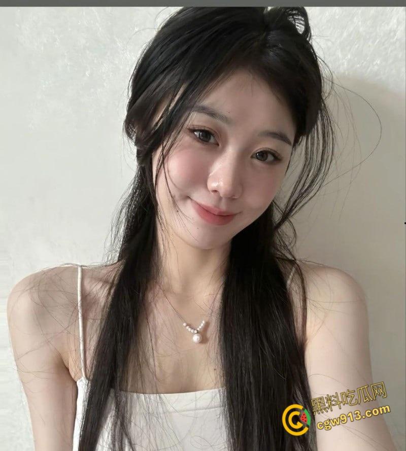 黑龙江鹤岗嫩妹【刘茹雅】,和男友出租房做爱,露脸无套各种后入,小翘臀啪啪作响,颜射吞精巨反差!-3