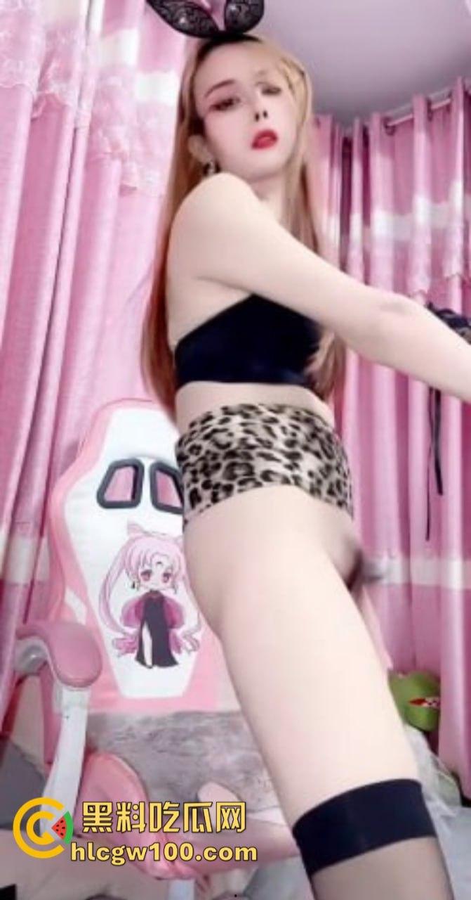 快手10万粉丝网红【桃宝】大尺度1V1私密视频流出！高能定制露出嫩B激情裸舞自插高潮骚叫！-10