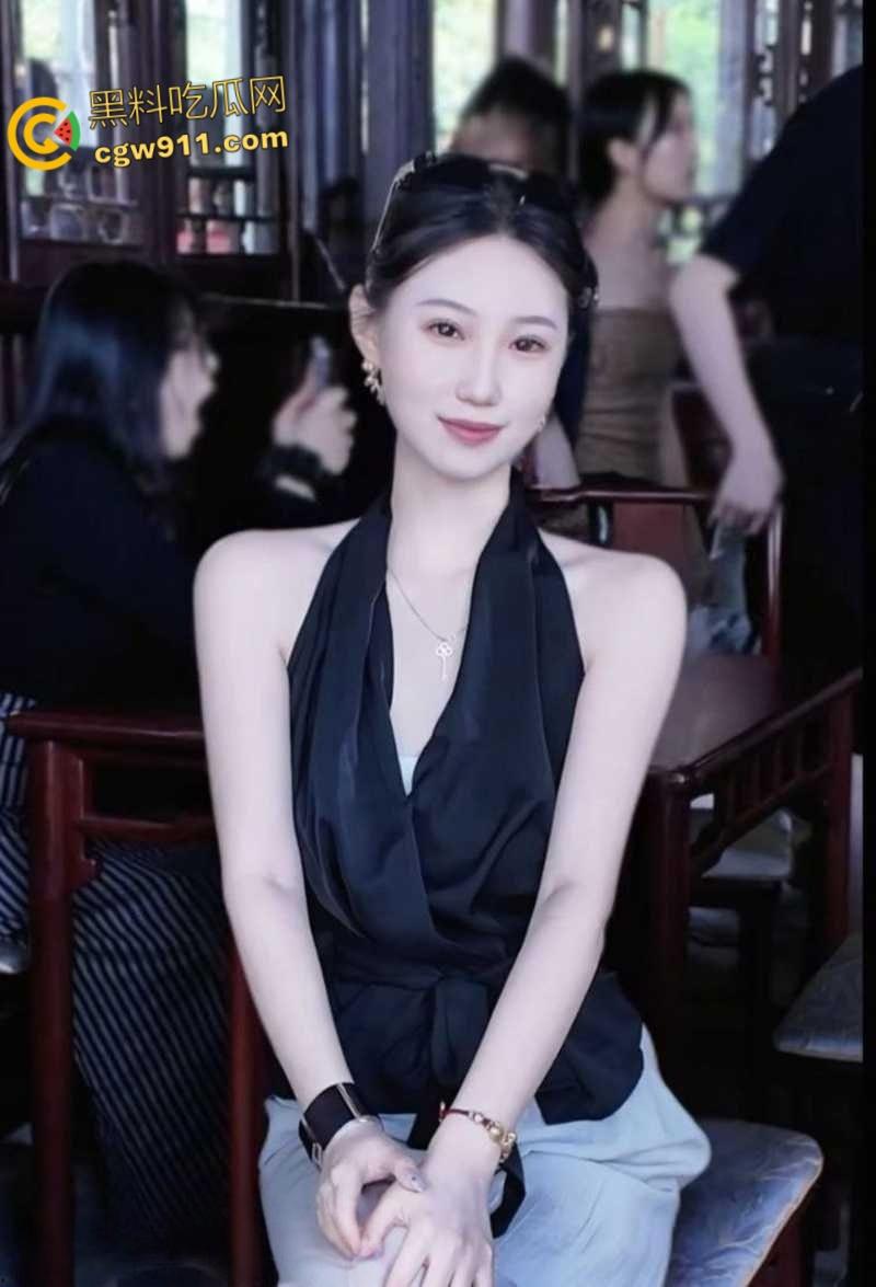 保定理工校花 【徐丽颖】,约炮成瘾玩情趣调教,穿JK戴狗链被爆操颜射吞精,堪称校园公交车随便上!-2