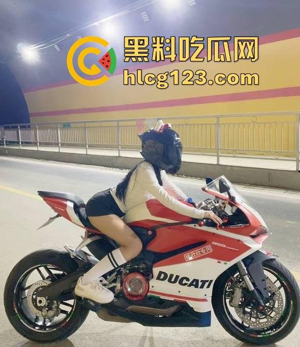 杜卡迪美女骑手林欣幼飙车遭撞飞！口吐鲜血倒地不起，机车女骑再度躺下！-4