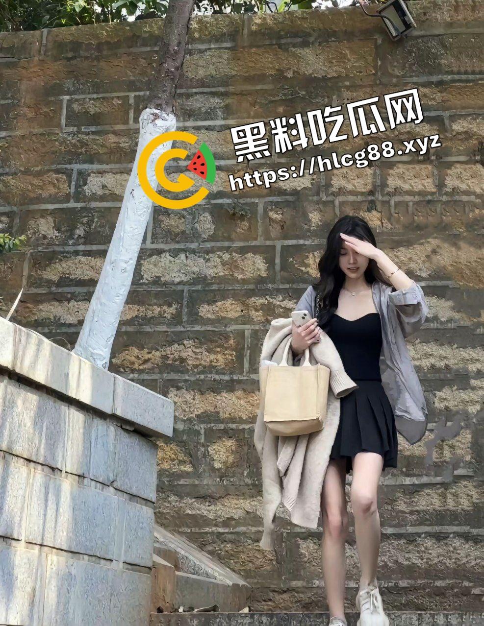 抖音御姐细腿骚鸡【哭哭哭】没工作而下海做鸡当大哥骚母狗,抬腿抽插粉穴极致诱惑!-5