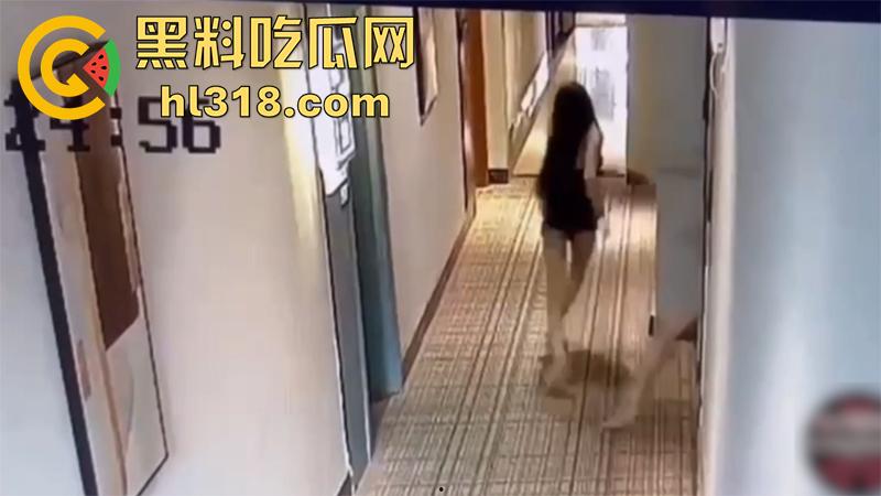 长腿骚鸡被操哭了!做一半受不了直接跑路,被大哥全裸追出来,硬拉回去继续操,这也太生猛了!-1