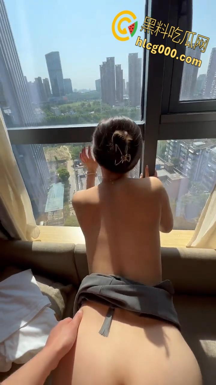 韩国中央大学留学生【宋芊雅】,给男友发扣逼视频解馋,粉嫩蜜穴汁水横流,勾引男友后入爆操 !-9