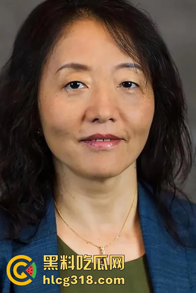 出国后都会变疯么?华裔女博士【李燕】,因不交物业费持刀和警察对峙,被清空弹夹当场射杀!-1