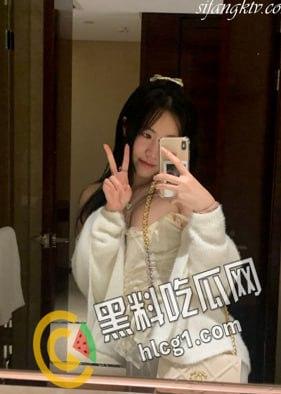 推特反差健身网红 悲哀小狗 高颜值女神自慰福利秀 JK装 豹纹裙白丝袜 诱惑满满!-1