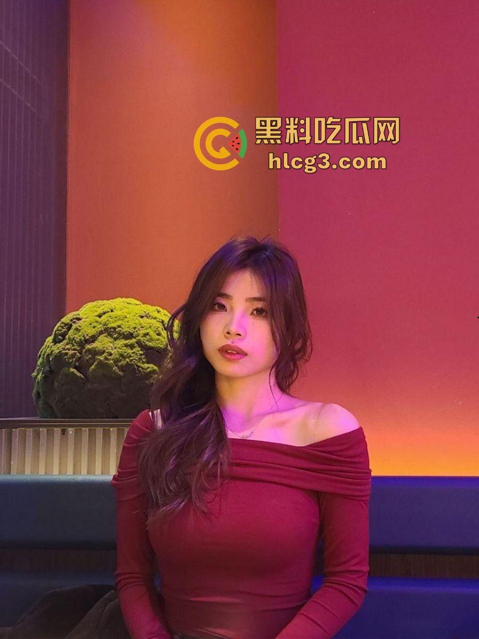 济南大学高颜值肉肉母狗『郭潇苒』穿着兔女郎尽显反差 镜前口爆后入无敌骚贱！-1