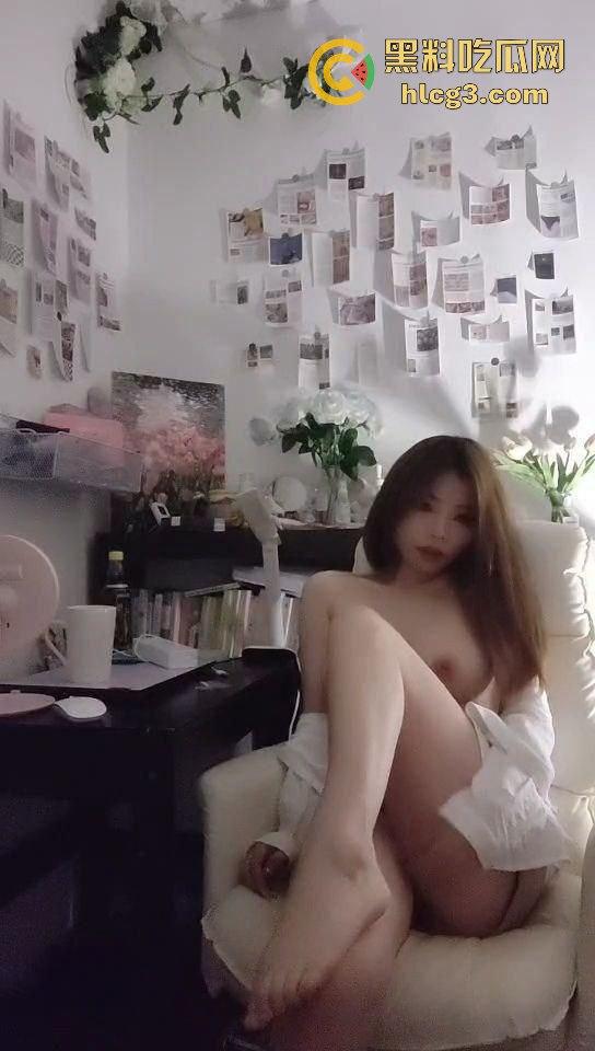 济南大学高颜值肉肉母狗『郭潇苒』穿着兔女郎尽显反差 镜前口爆后入无敌骚贱！-9