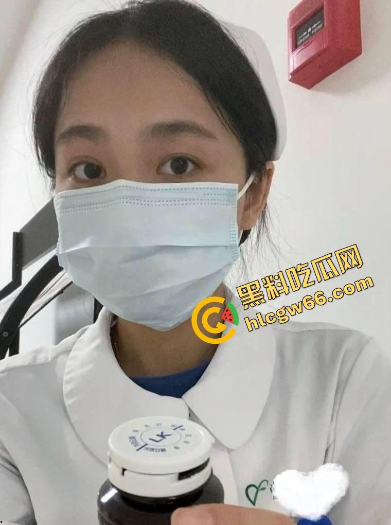 深圳罗湖人民医院反差护士『王艾琳』白天打针救人,晚上主动脱裤求插,深圳最会反差装的职业淫娃!-4