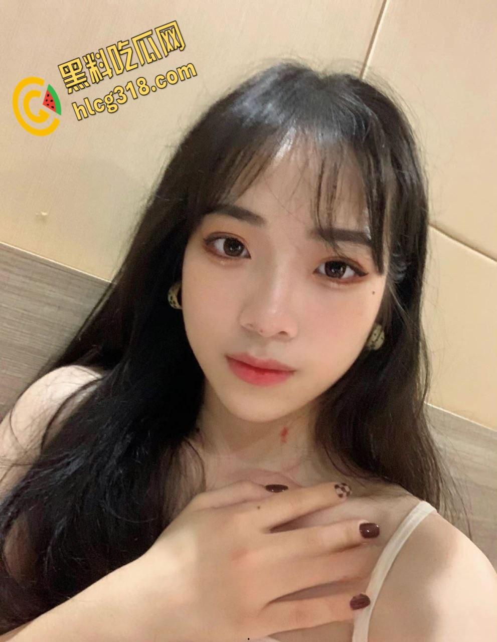 河北女大与男友视频泄密,清纯仙女变欲女,淫荡表情骚母狗无遗!-1