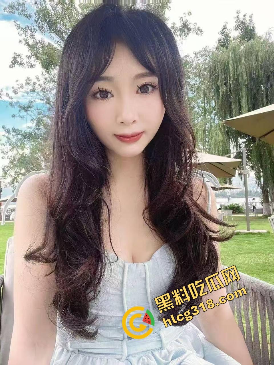 奶子走光都不遮?这这个就叫做专业!山西工商拉丁妹跳舞跳到走光,左边奶子完全露出还在跳!-6