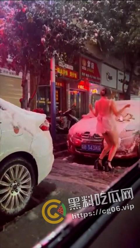 全网疯求!下雪天半裸跳舞主播第一视角!看看什么叫做敬业-5