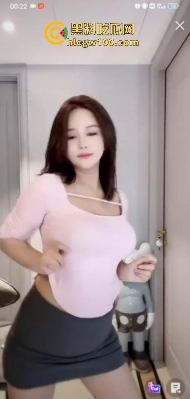 快手百万粉丝巨乳网红【赵肥肥】在网上穿着情趣制服丝袜在镜头前卖弄风骚!-5