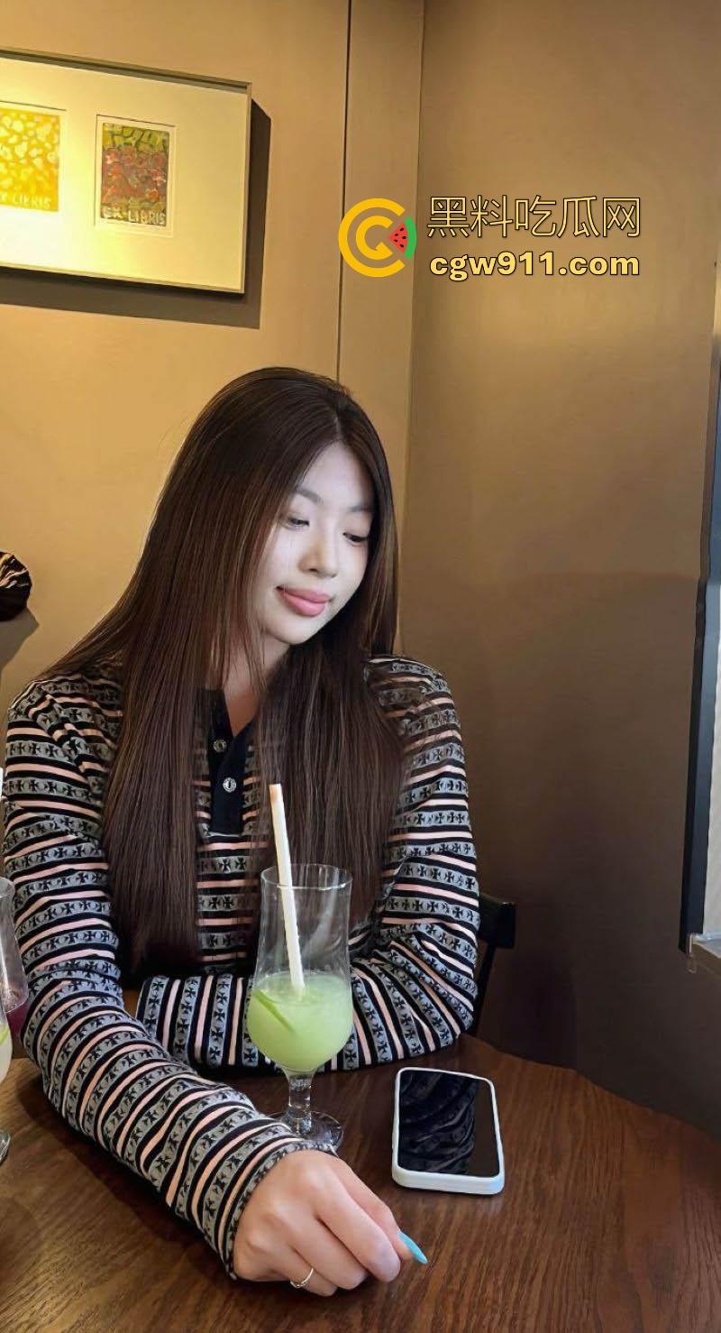 soul约炮约到极品御姐,高挑身材极品嫩乳,跪地疯狂口交榨精,骚气爆棚,这种骚逼给我也来一打!-1