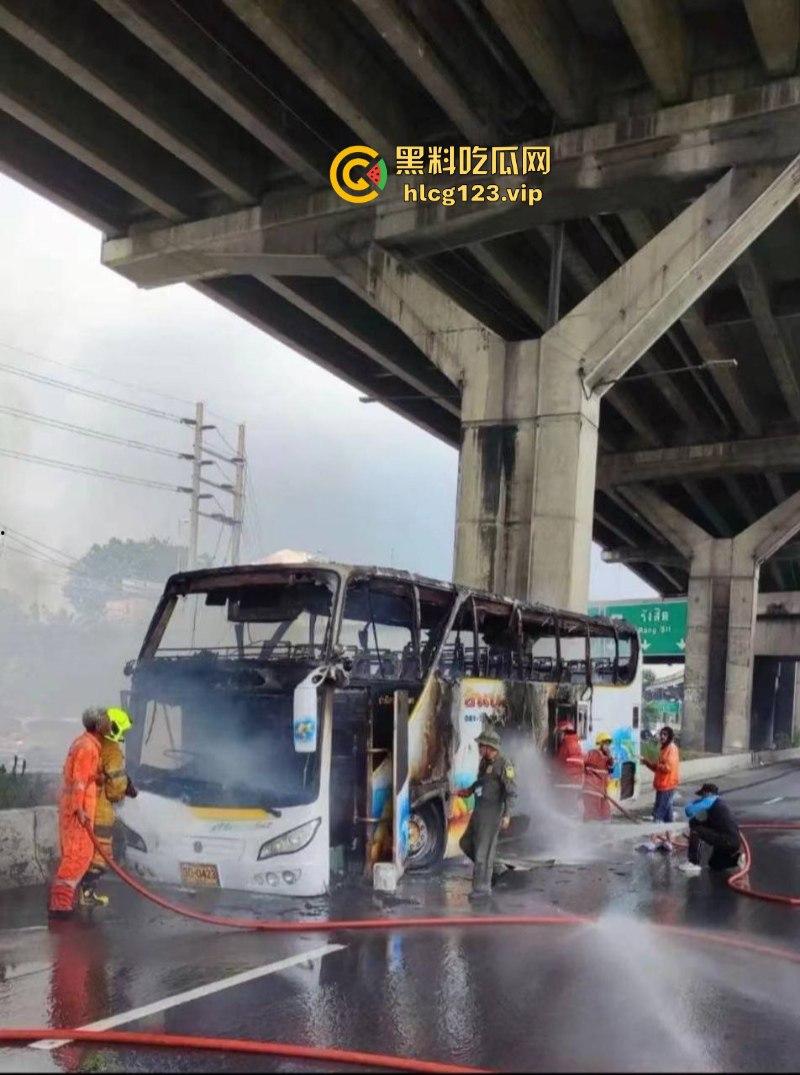 “闻者伤心 看着落泪”泰国幼儿园校车大火!25人恐成焦尸总理哭泣-2