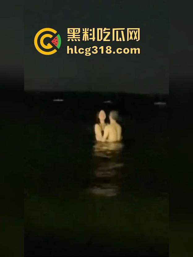 认真做爱无惧环境!携极品苗条情人深夜海边做爱 专注的人在哪都能日逼!-8