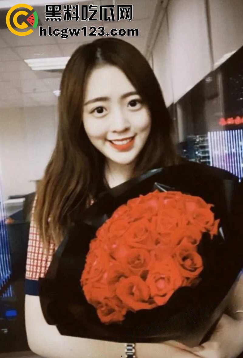 御姐颜值巨乳校花【顾盈】，太原职业技术学院骚逼，胸大腰细身材粉嫩逆天，舔功一流眼神勾人！-1