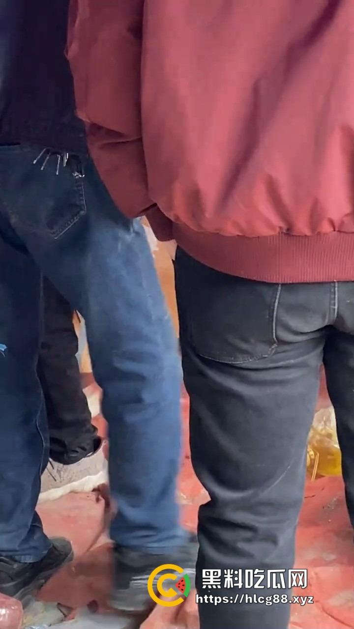 南阳镇平庙会惊现夺命飞椅,游乐设施突然倒塌 一人当场没了 两人重伤 飞椅变升天套餐了?-4